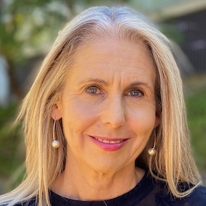 Dr Lorraine Hammond